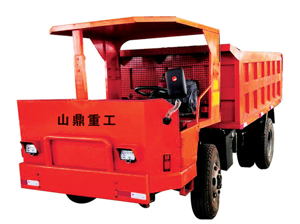 駕駛礦用運(yùn)輸車的注意事項(xiàng)